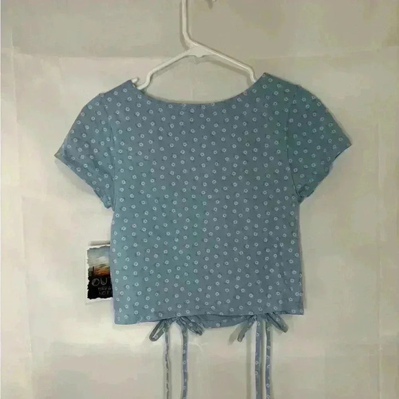 New with tags, womens size medium shirt, #K394 - Picture 5 of 6